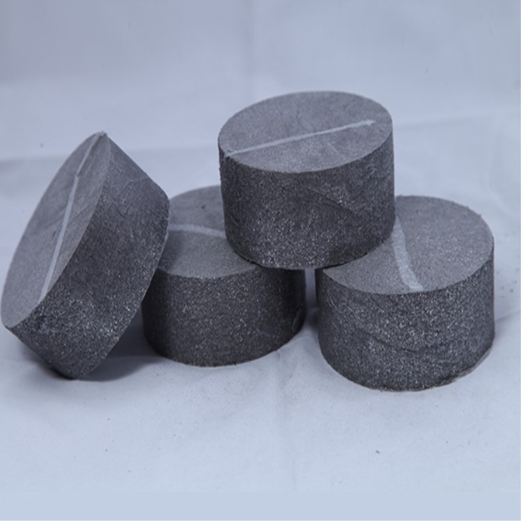 Reduced iron powder for making iron additive tablets in aluminum alloy industry